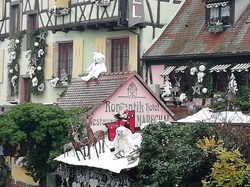  <a style='color: #fff;' href='/uploaded/photo/marches-de-noel-strasbourg-colmar-5e0e2588c744d.jpg'>(Télécharger)</a>